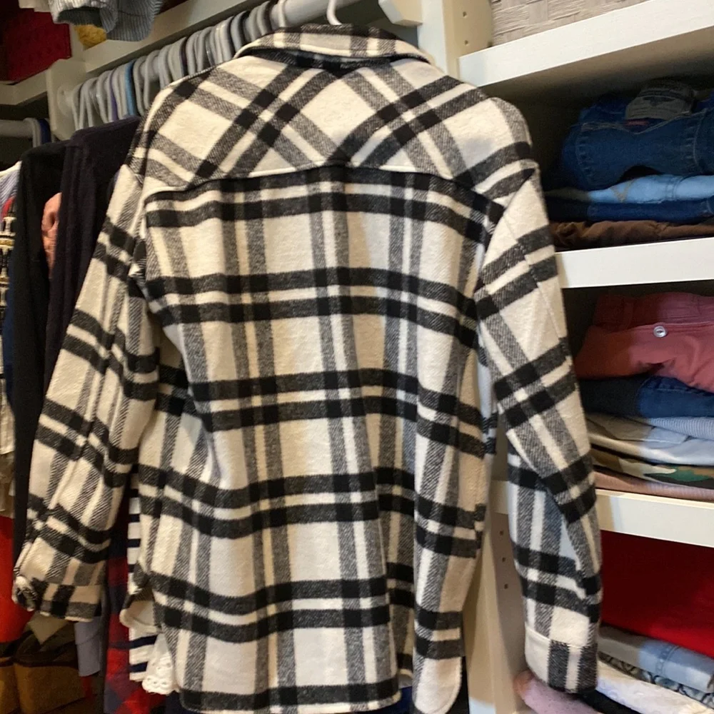 Shacket - Picture 4 of 4